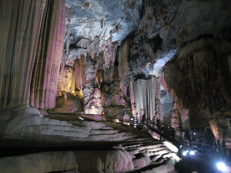 File:ThienDuongCave2.jpg