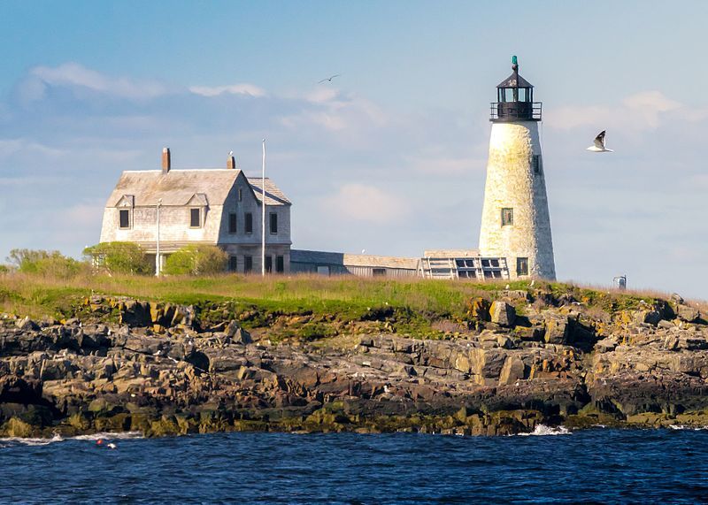 File:Wood Island Lighthouse.jpg