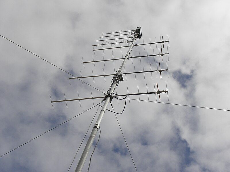 File:Antennes uhf.JPG