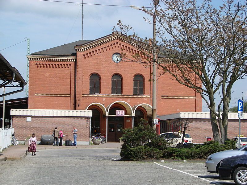 File:Bahnhofsgebäude Guben.JPG