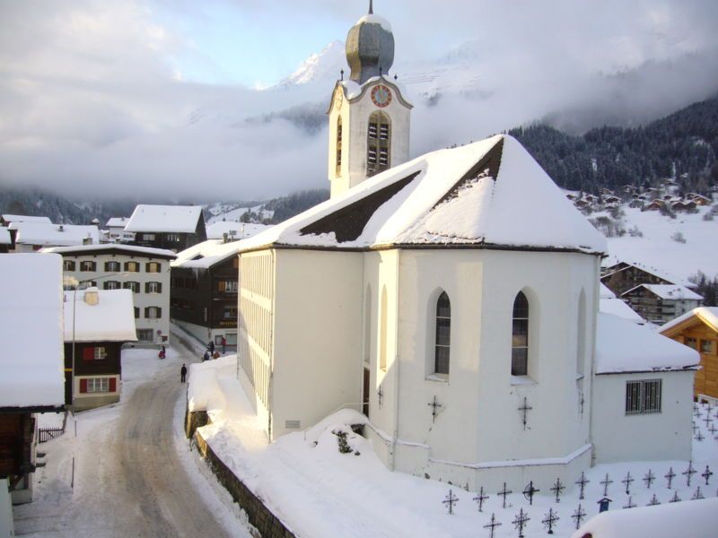 File:BrigelsKirche.JPG