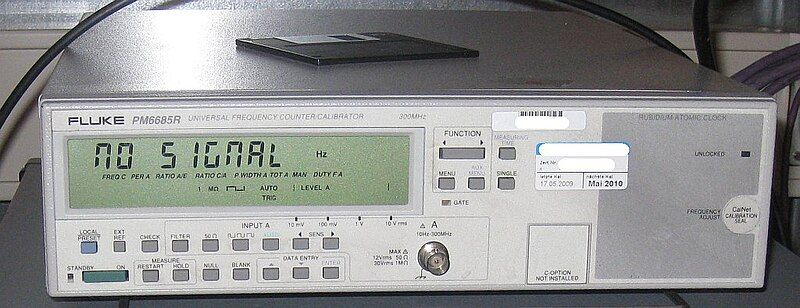 File:Fluke FreqCounter PM6685R.jpg