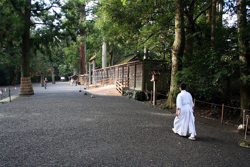 File:Gekū shrine grounds.jpg