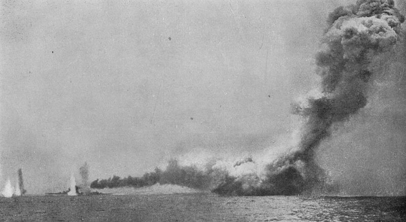 File:HMSLion besideHMSQueenMaryblowingup1916.jpg