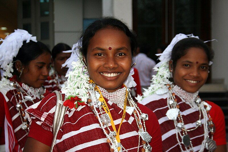 File:Kharia Tribal ladies.jpg