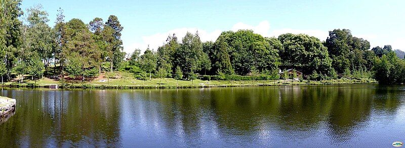 File:Lago Castiñeiras, Vilaboa.jpg