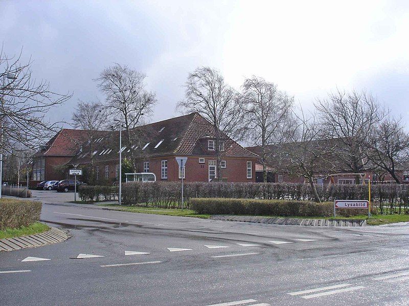 File:LysabildSkole.JPG