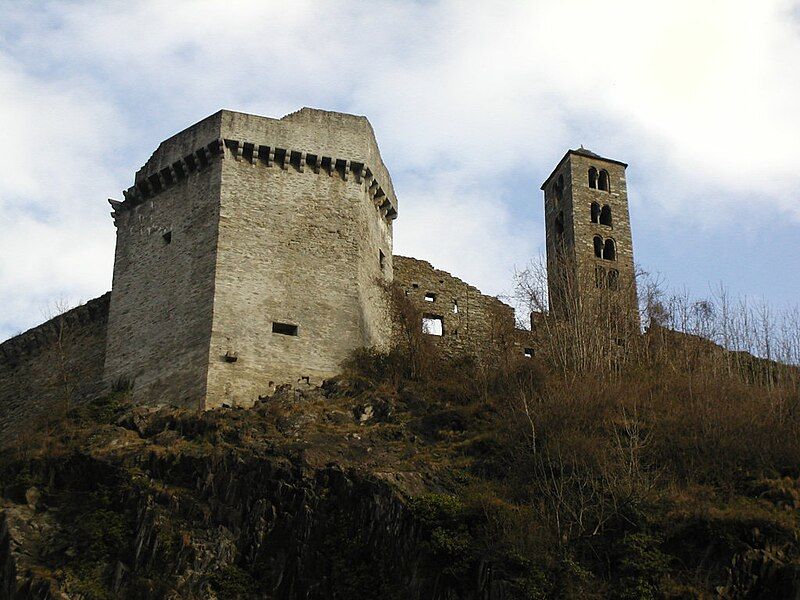 File:Mesocco castle 4.JPG