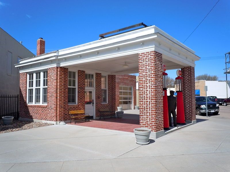 File:Ogallala Gas Station.JPG