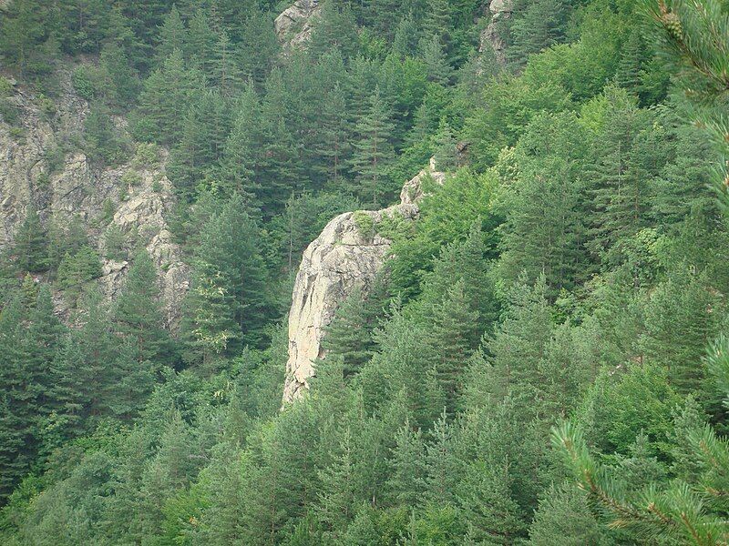 File:Ovcharchenski Waterfall 015.jpg