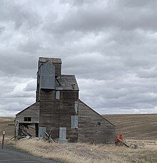 Gray brown barn beside highway near Pullman, Washington