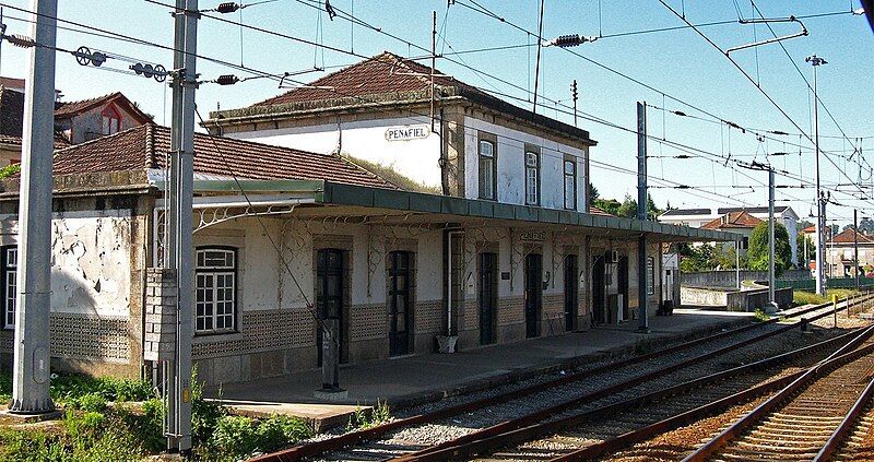 File:Penafiel Railway Station.jpg