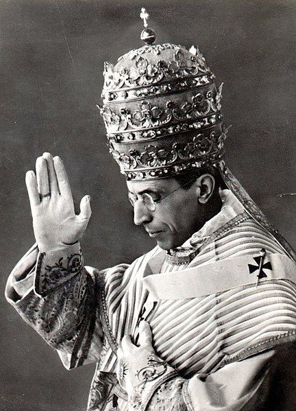 File:Pius XII crowned.jpg