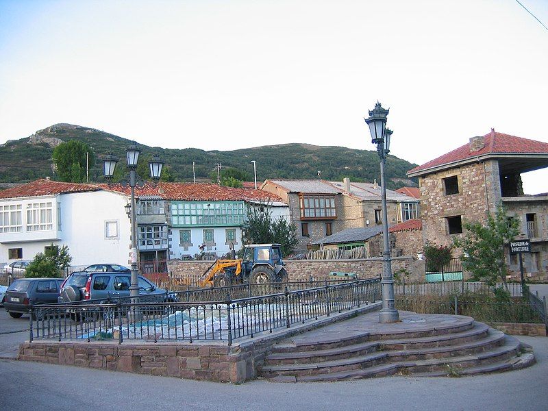 File:Poble de Fontibre.jpg