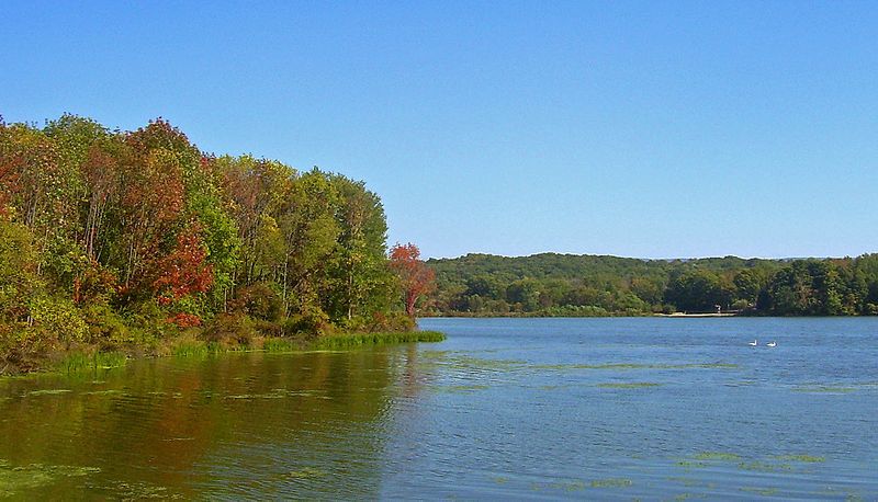 File:Tomahawk Lake, NY.jpg