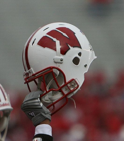 File:Wisconsin Helmet.jpg