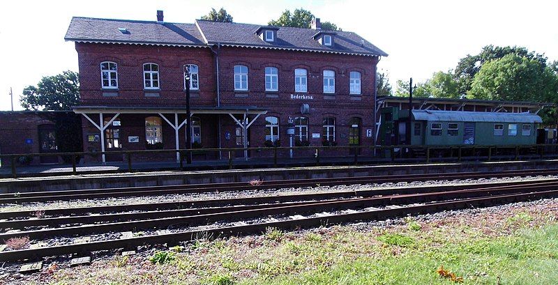 File:Bahnhof Bederkesa.JPG