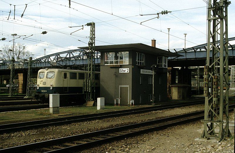 File:Bahnhof Freiburg 02.jpg