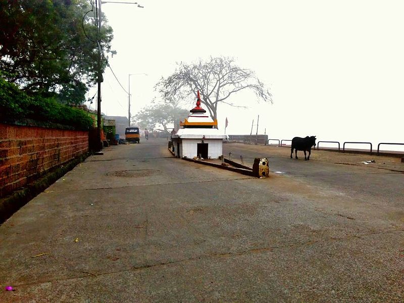 File:Bata Mahadev Temple.jpg