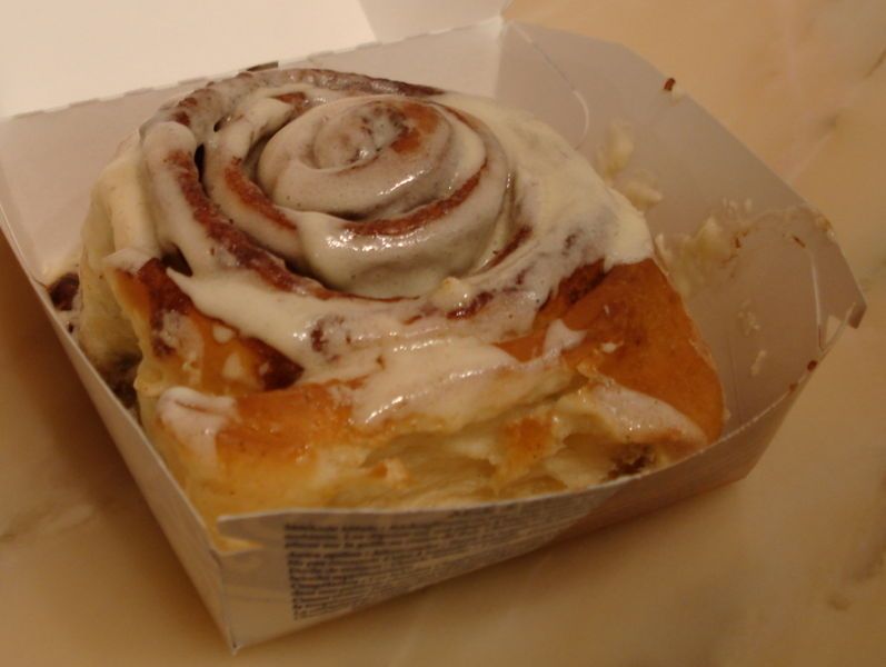 File:Cinnamon roll-Cinnabon.jpg