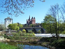 Cathedral with the old Lahn bridge