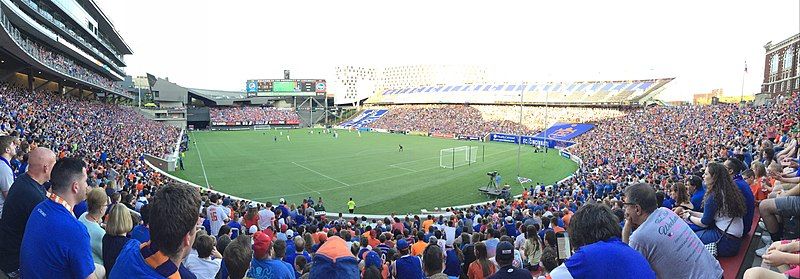 File:Fc-cincinnati-vs-st-louis-fc nippert-stadium 04-15-2017.jpg