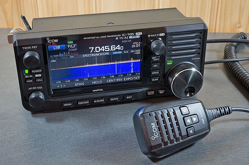 File:ICOM IC-705.jpg