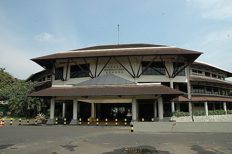 File:Jakarta International School.jpg