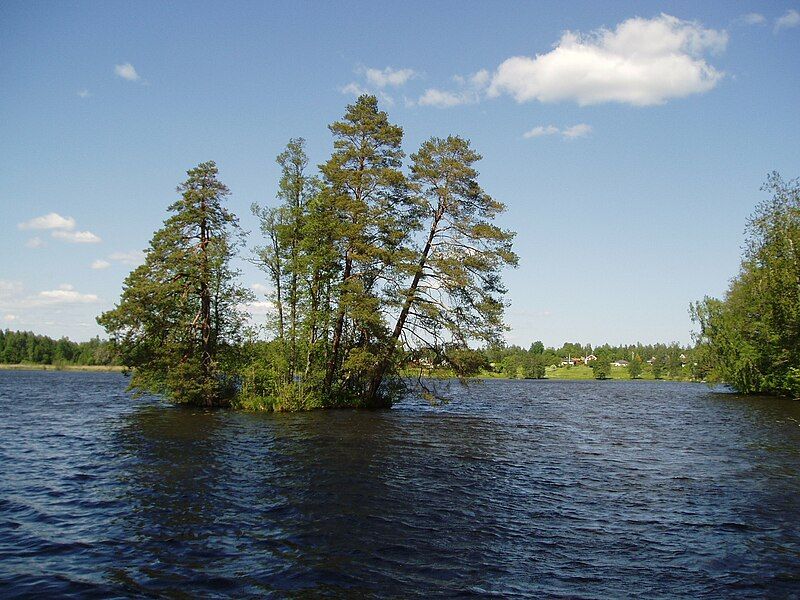 File:Lake Duveholm.JPG