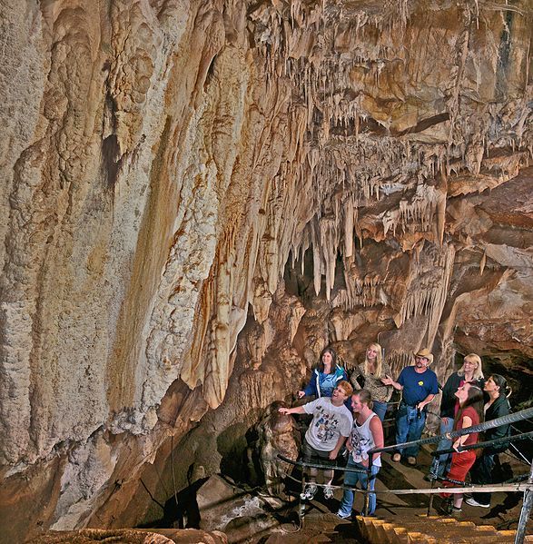 File:Mercer Caverns tour.jpg