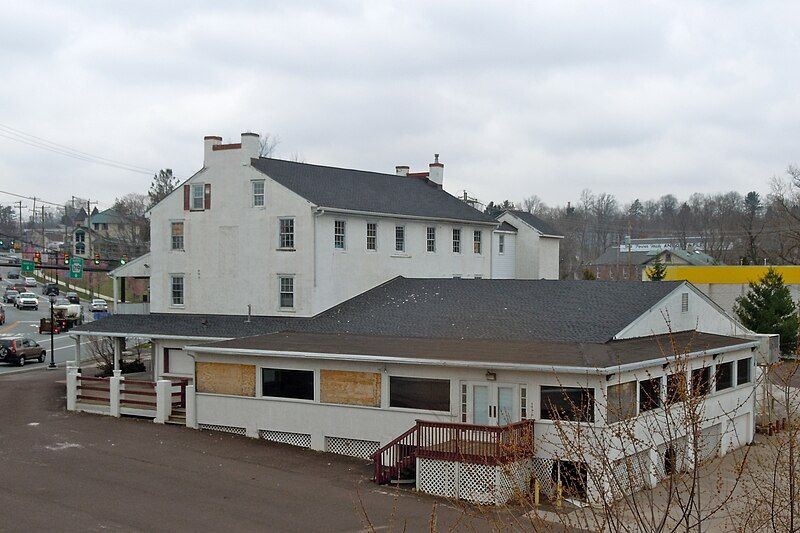 File:Perkiomen Bridge Hotel.jpg