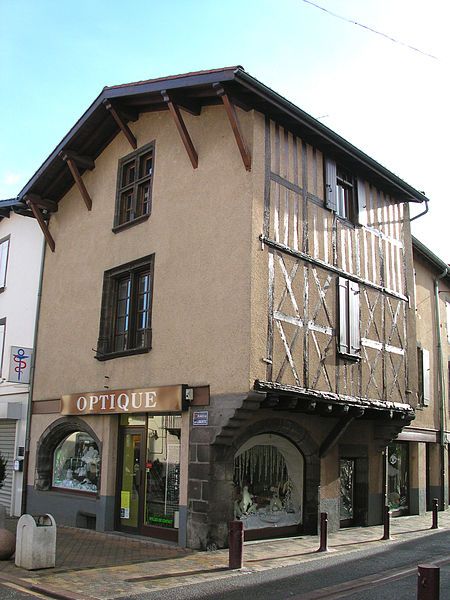 File:Pont-du-chateau maison.jpg