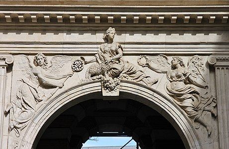 The lower part of the portal (1546) represents Pallas, protector of the city since Roman times