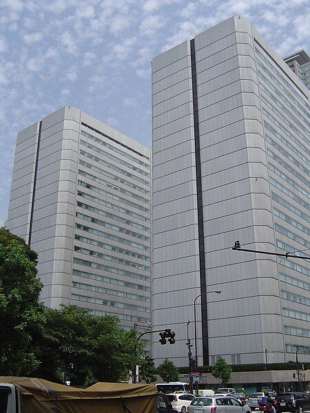 File:Shin Aoyama Building.jpg