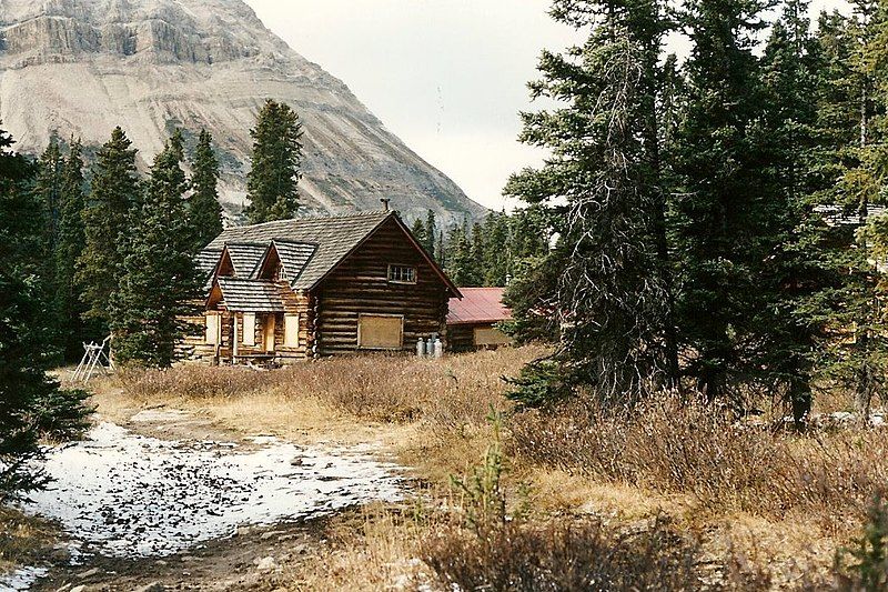 File:Skoki Ski Lodge-2009.jpg