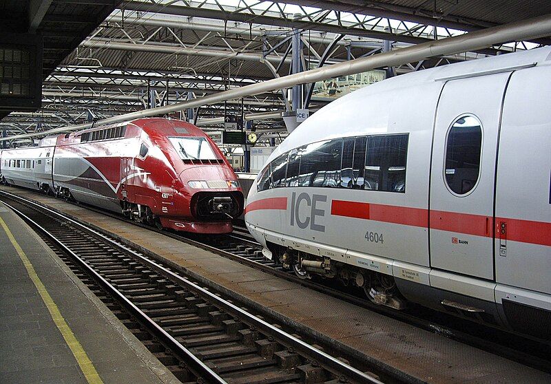 File:TGV-PBKA-4307-et-ICE-4604-bruxelles-midi-30-10-2011-fws.jpg