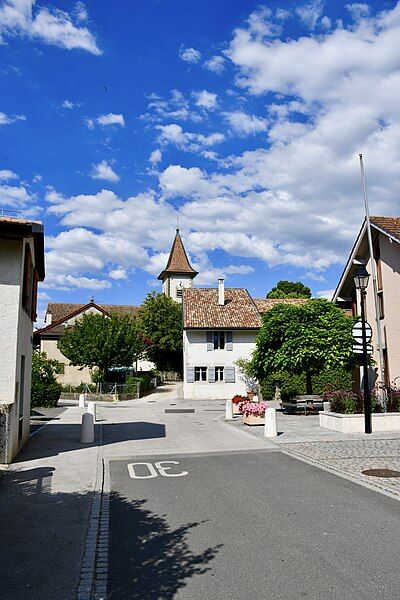 File:Village de Aire-la-Ville.jpg