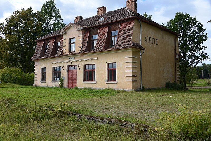 File:Airīte railway station.jpg