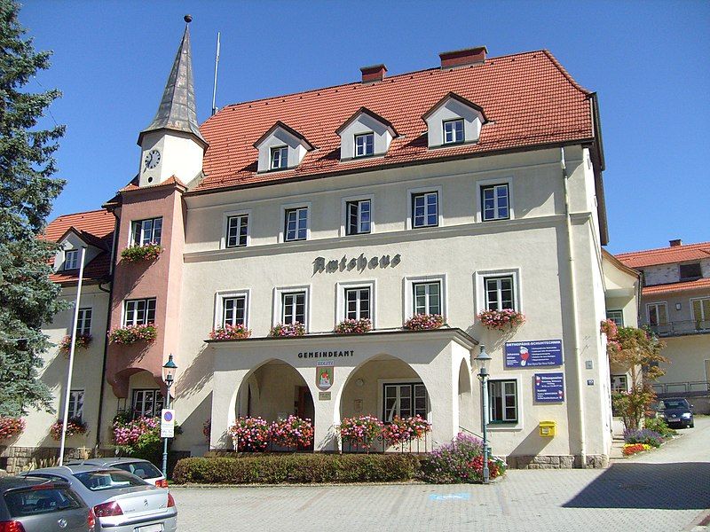 File:Amtsgebäude Edlitz.JPG