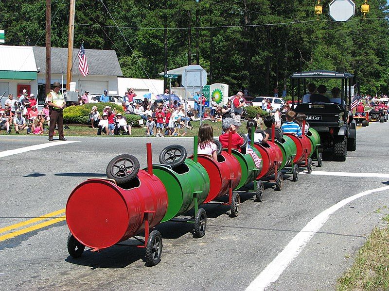 File:Caldwell4thParade2010.jpg