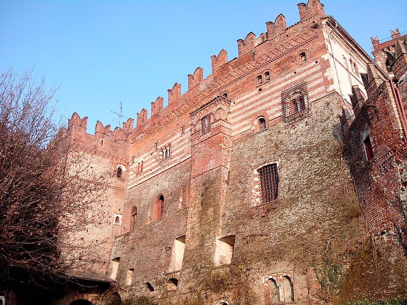 File:Castello di Camino.jpg