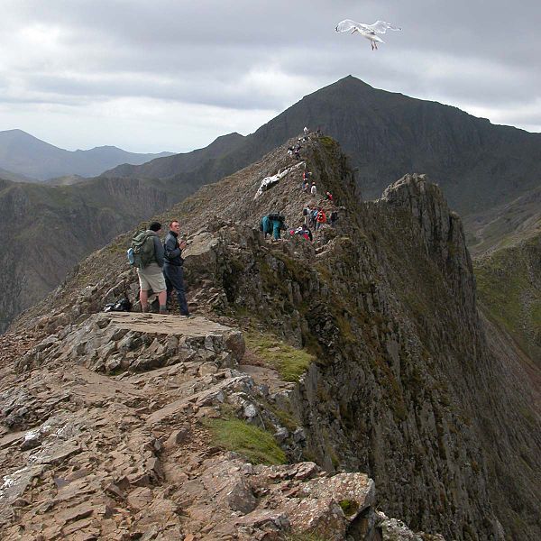 File:DSCN4572-crib-goch-to-snowdon crop b.jpg