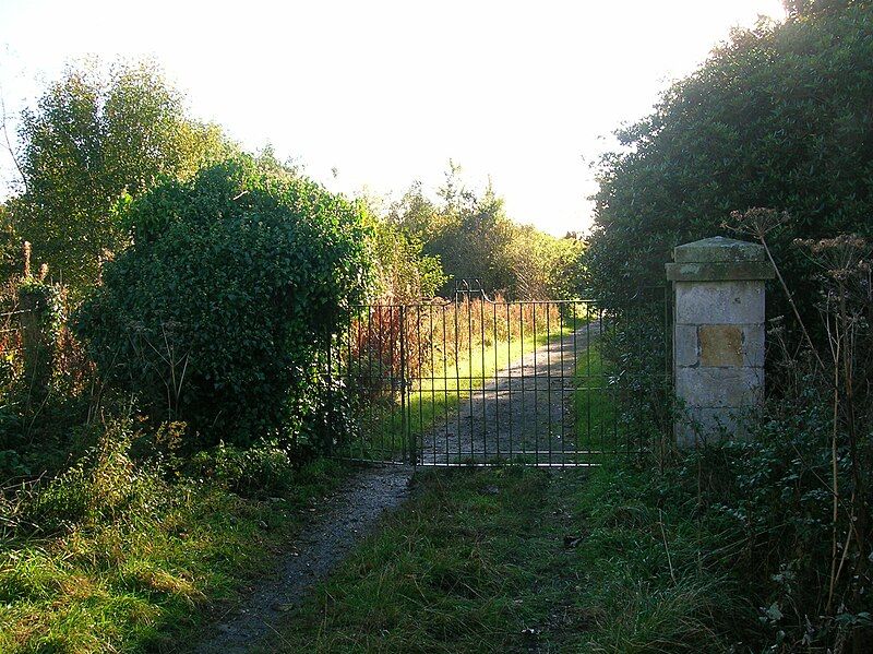 File:Eglinton Chapelholms gate.JPG