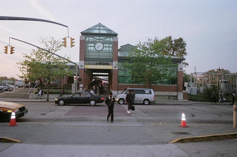 File:Hempstead LIRR Crosswalk.jpg