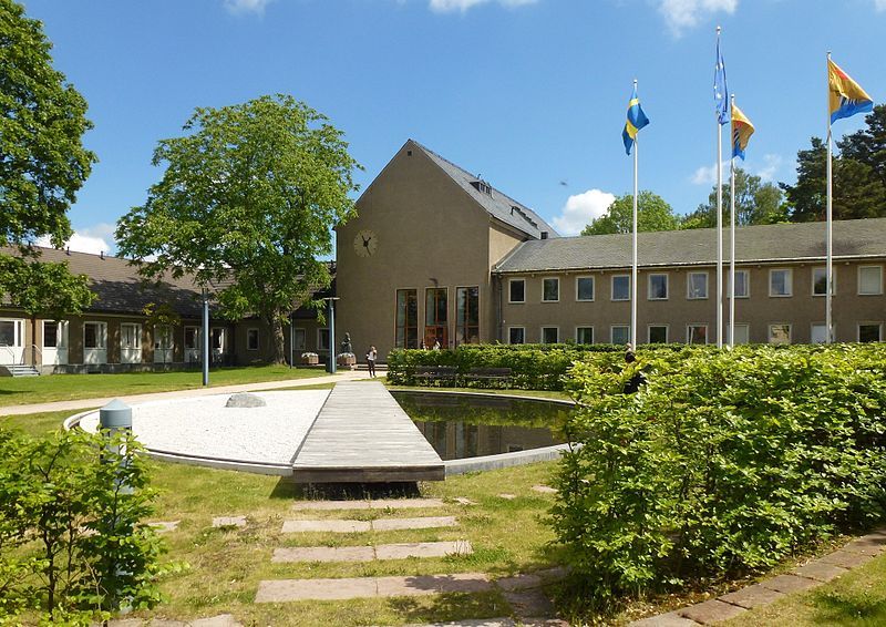 File:Huddinge kommunalhus 2012b.jpg