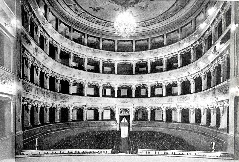 File:Interno teatro comunale.jpg