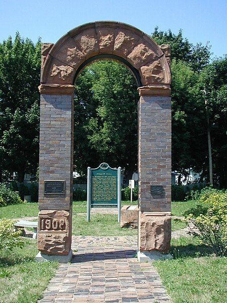 File:Italian Hall Arch.JPG