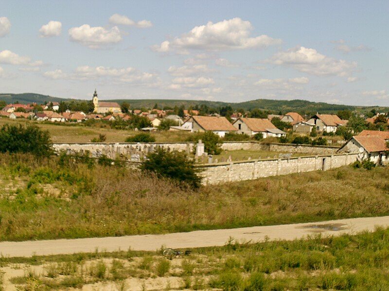 File:Jewish cemetery, Verpelét.JPG