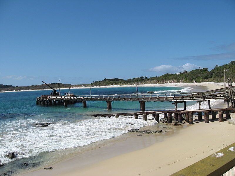 File:Kaingaroa Beach.jpg