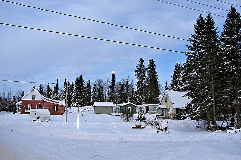 File:Lac-Saguay QC.JPG